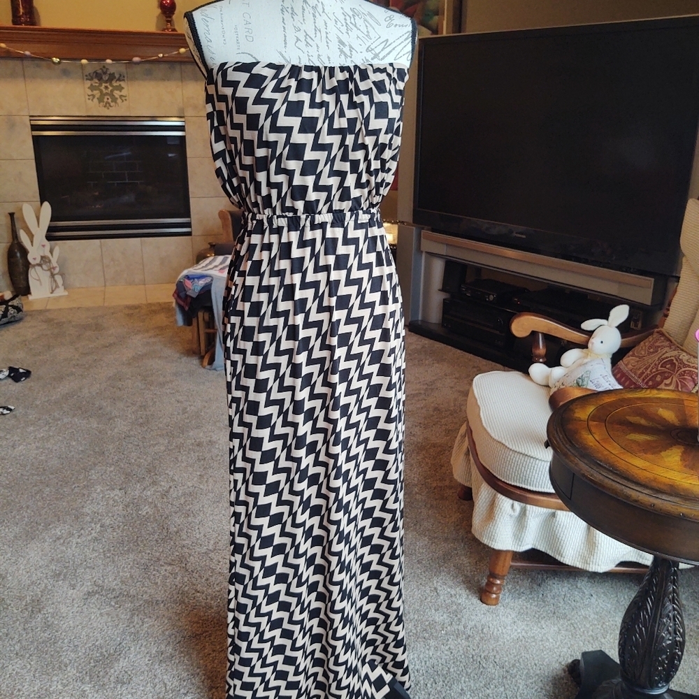 Three Pint Hearts Medium Strapeless Maxi Dress!